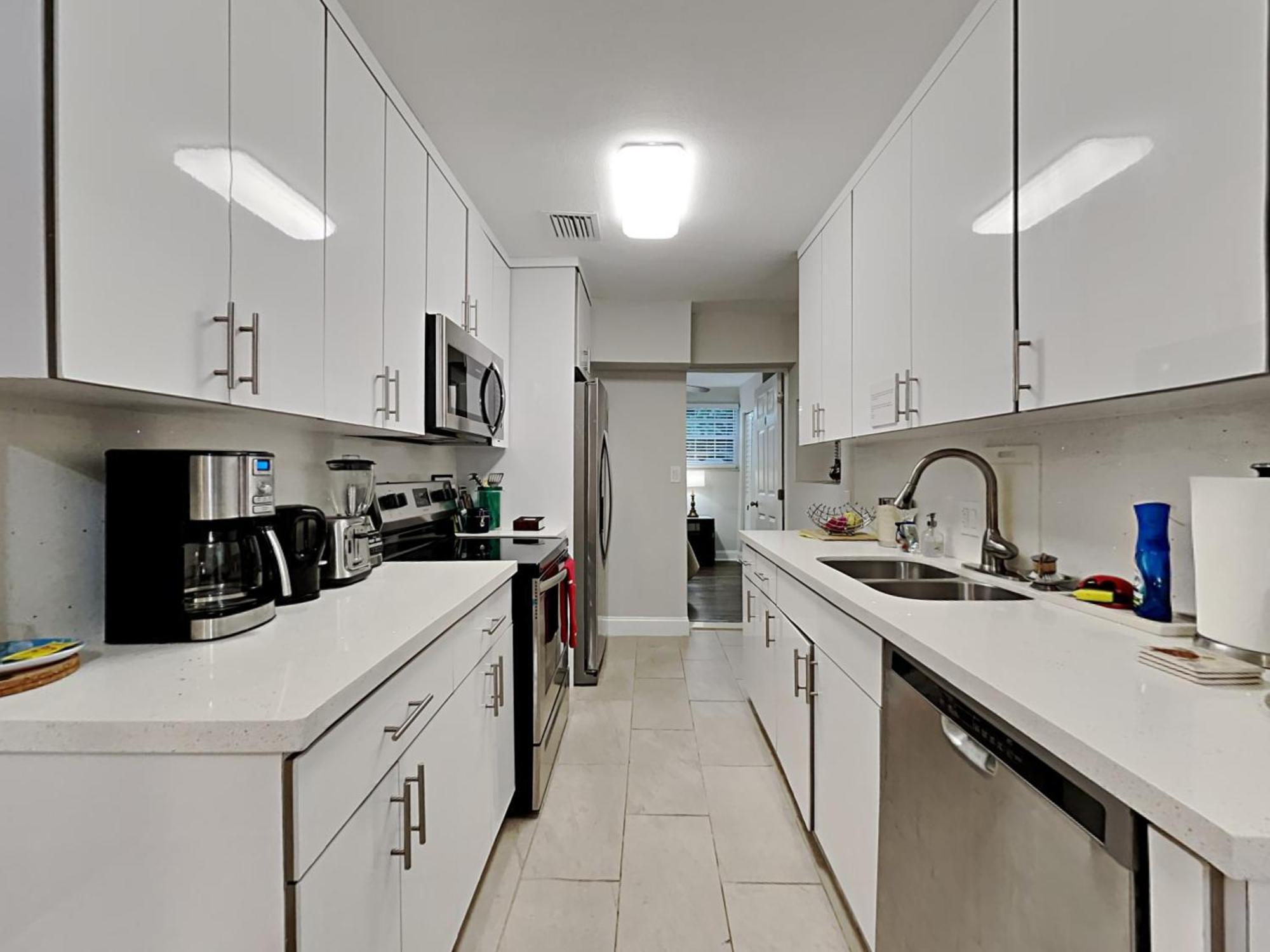 Private Rooms At Miami Centrally Located With Free Parking Екстериор снимка