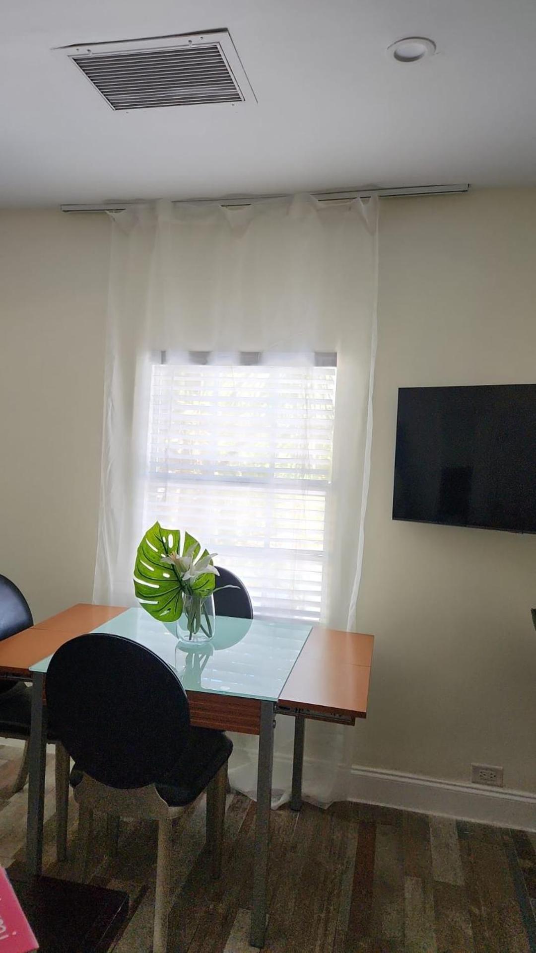 Private Rooms At Miami Centrally Located With Free Parking Екстериор снимка