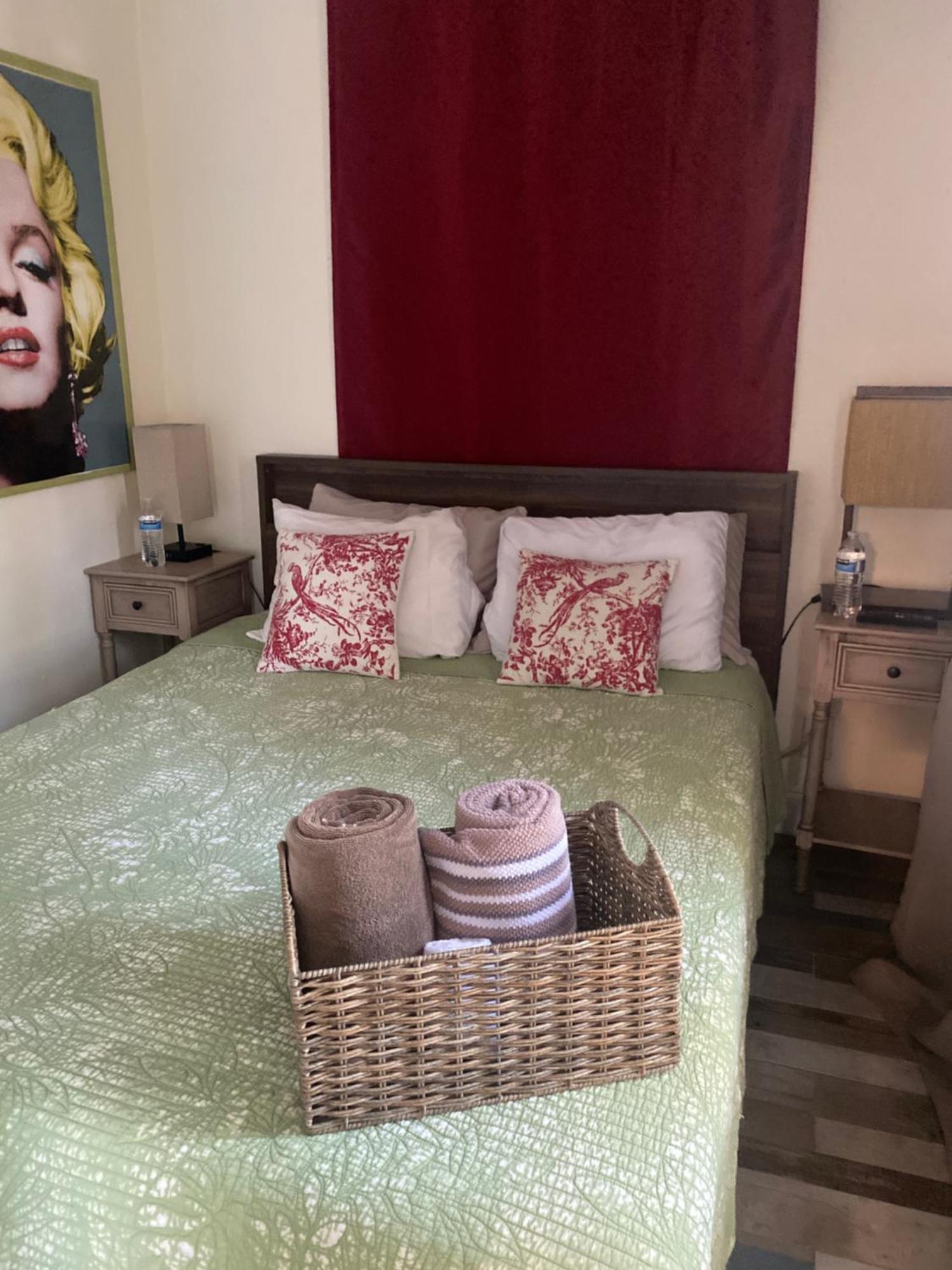 Private Rooms At Miami Centrally Located With Free Parking Екстериор снимка