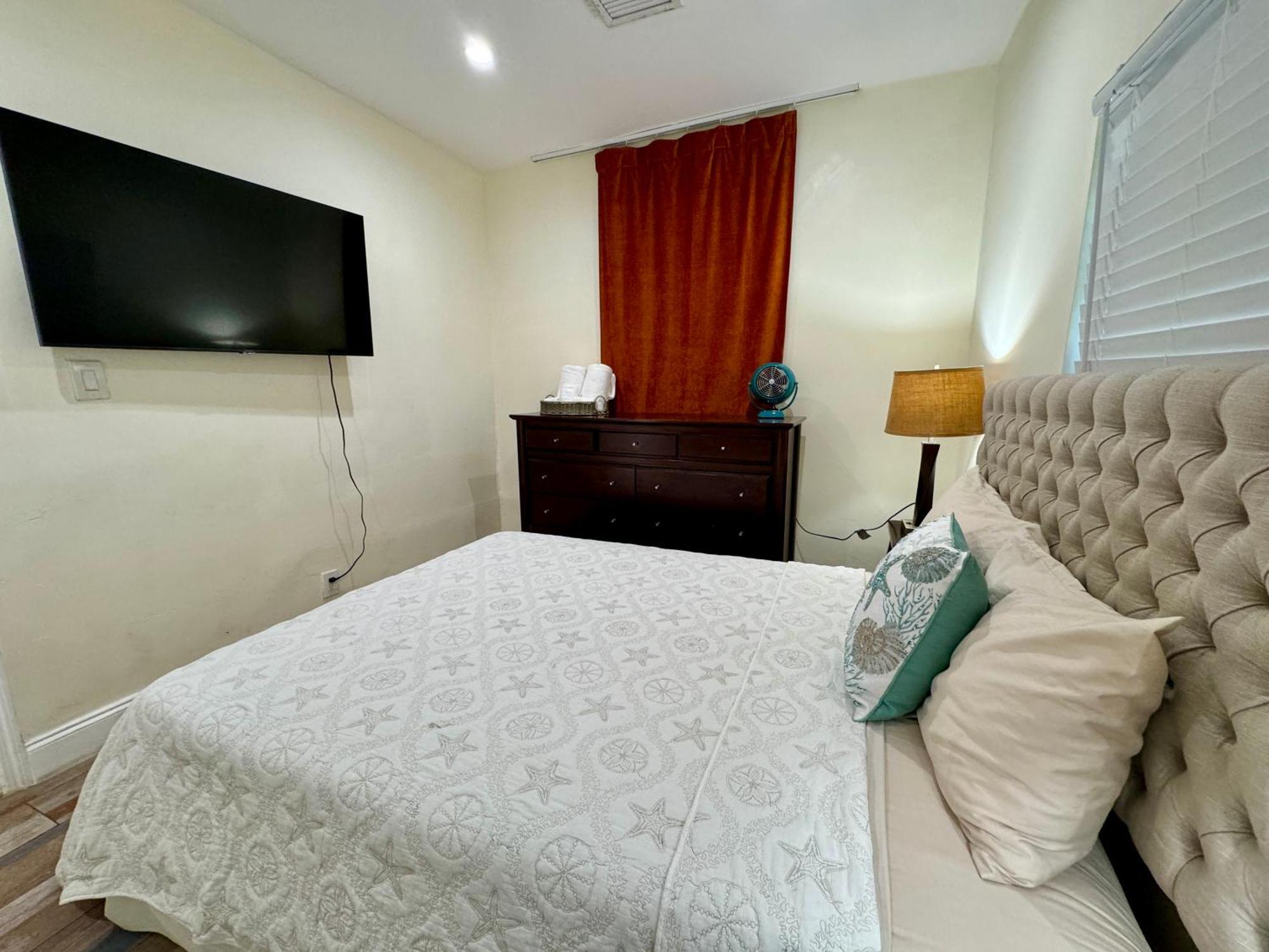 Private Rooms At Miami Centrally Located With Free Parking Екстериор снимка