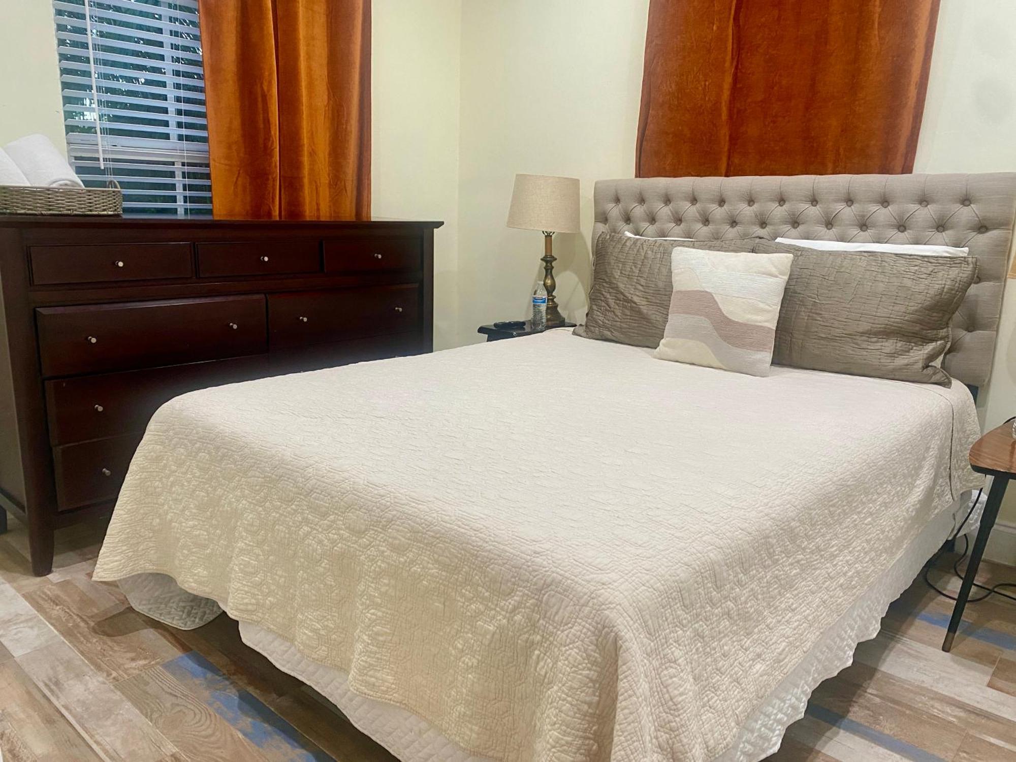 Private Rooms At Miami Centrally Located With Free Parking Екстериор снимка