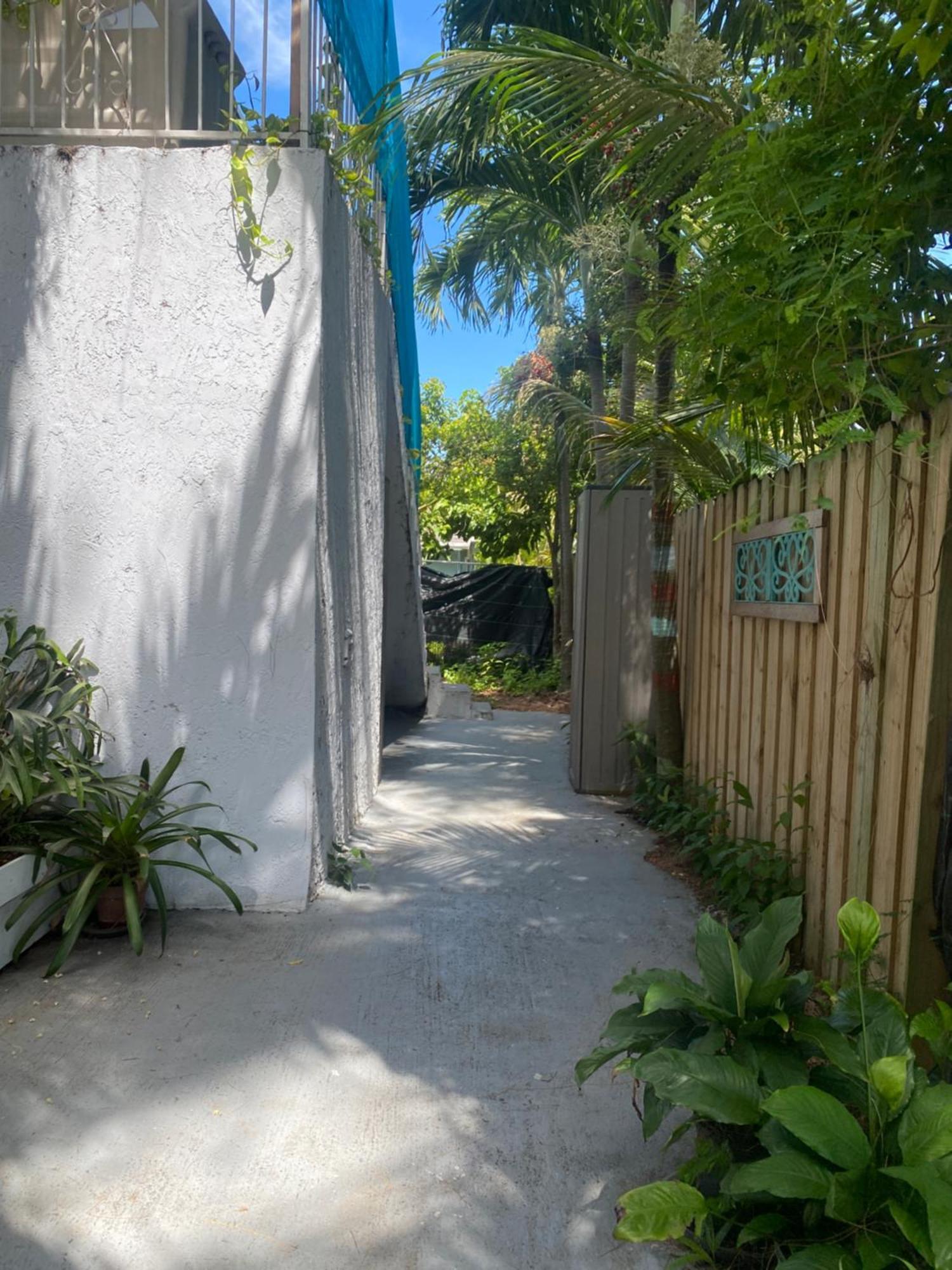 Private Rooms At Miami Centrally Located With Free Parking Екстериор снимка