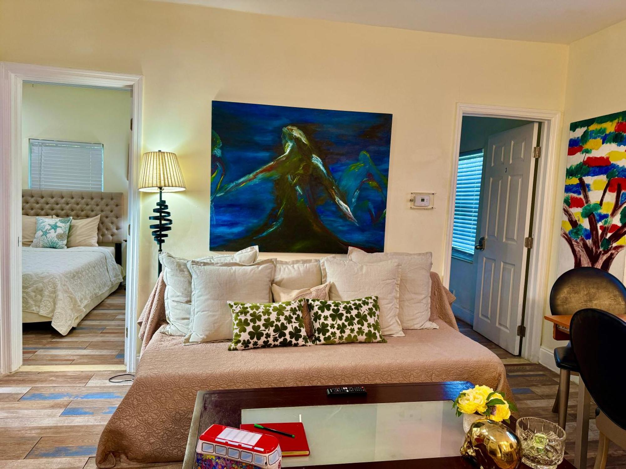 Private Rooms At Miami Centrally Located With Free Parking Екстериор снимка
