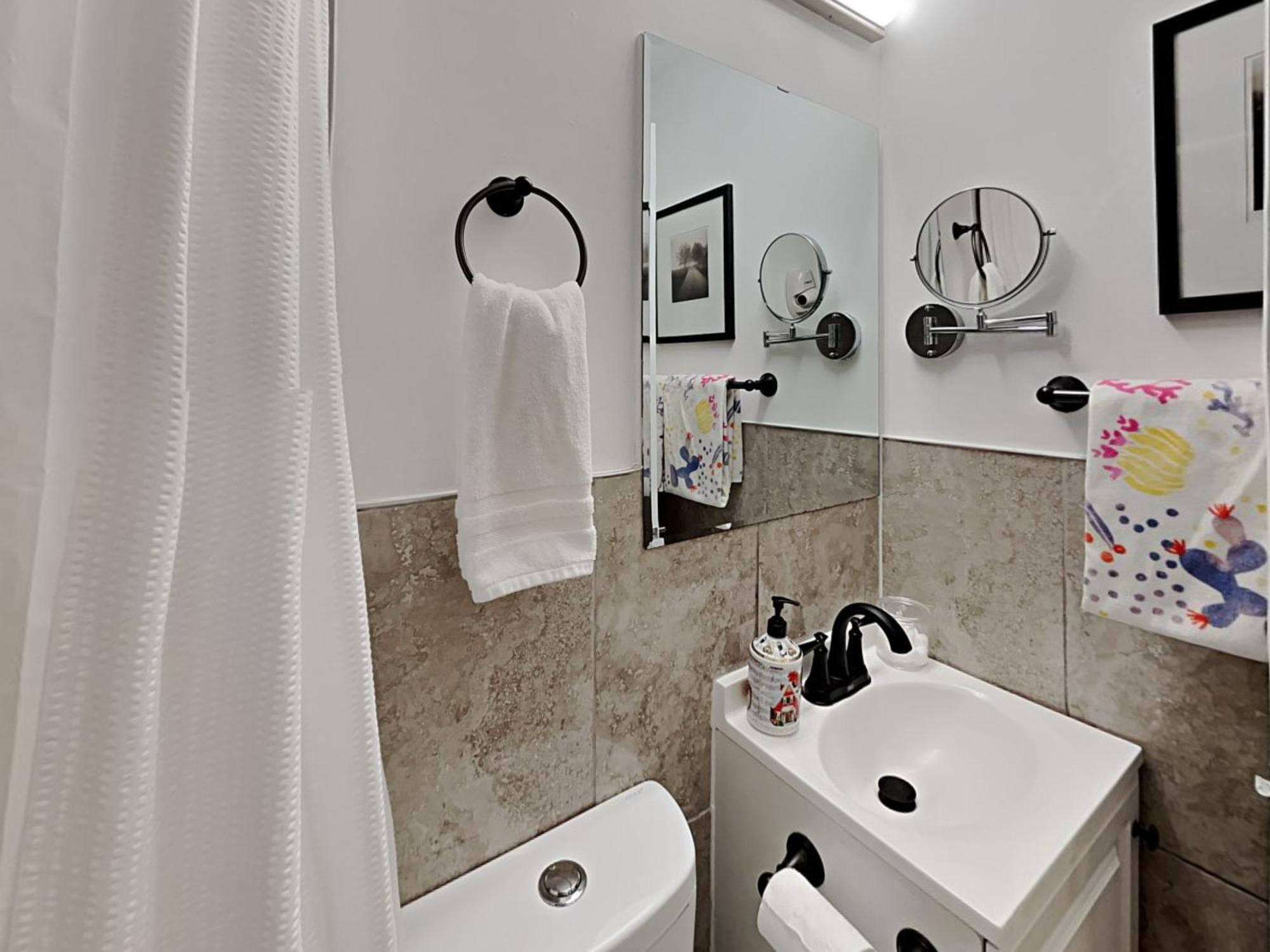 Private Rooms At Miami Centrally Located With Free Parking Екстериор снимка